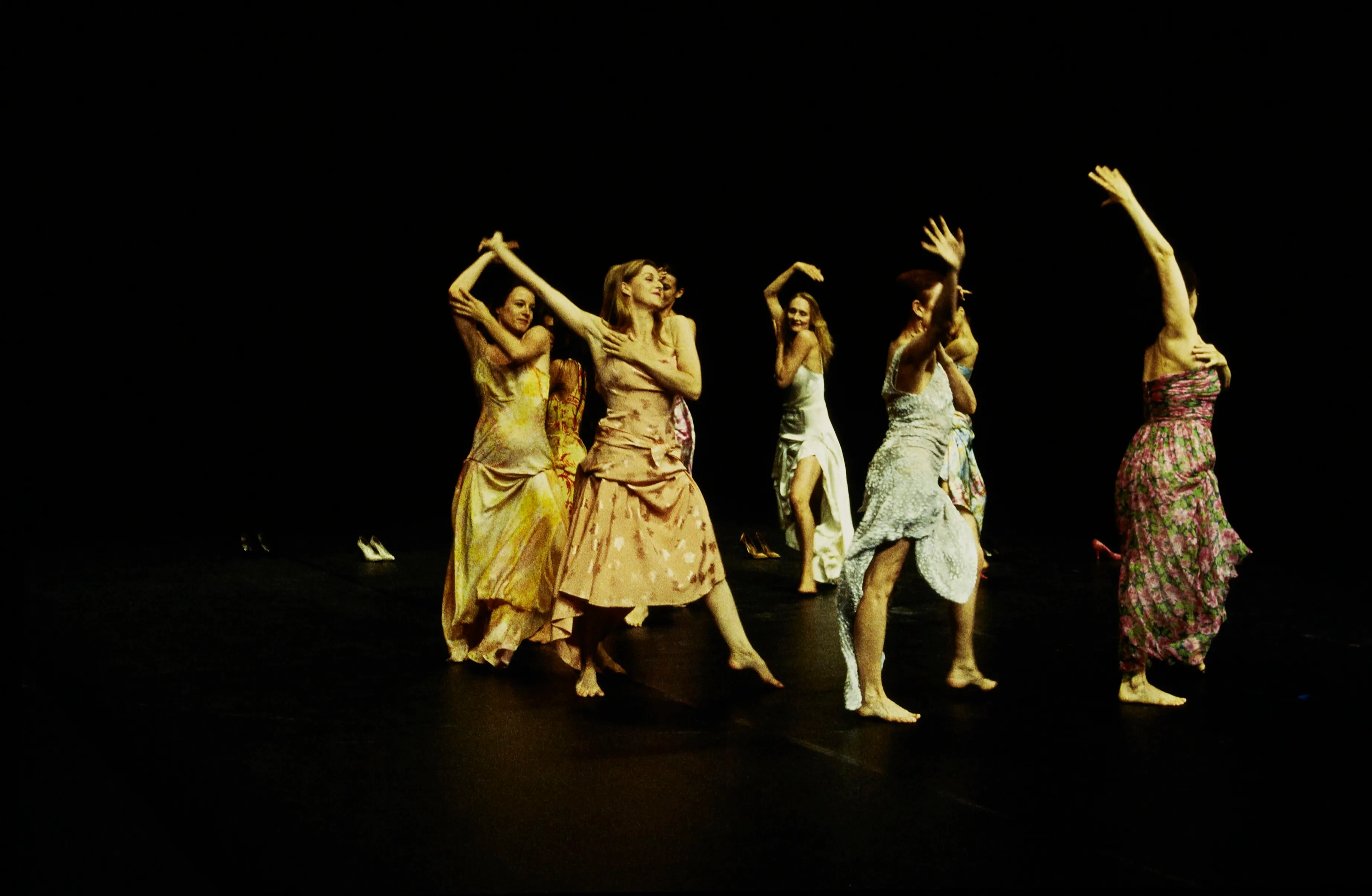 Bandada, nueve intérpretes en escena (foto de muestra)